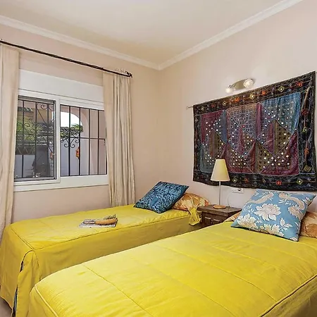 Benamara Sleeps 4 Air Con Wifi